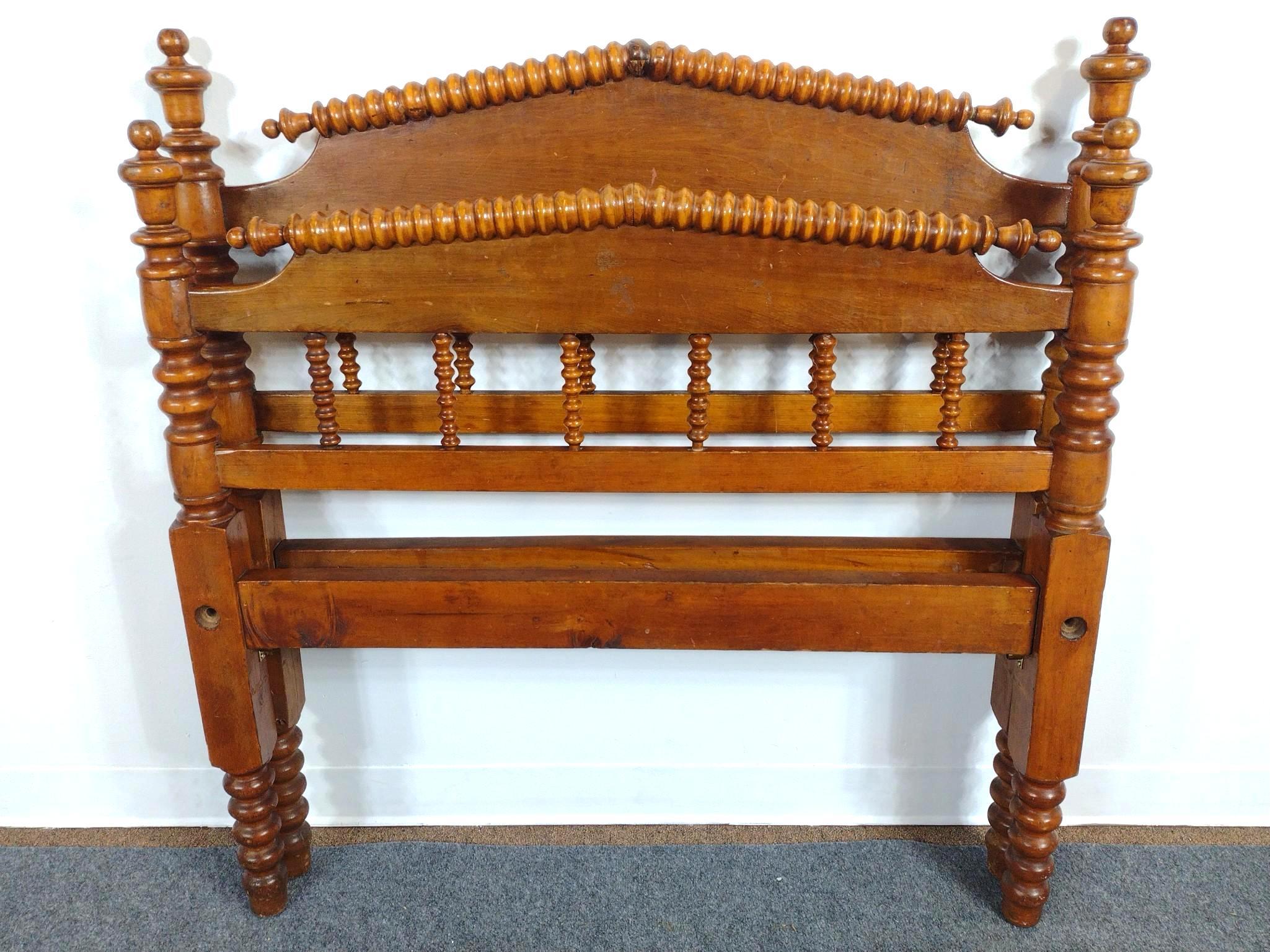 2 Antique Spindle Beds