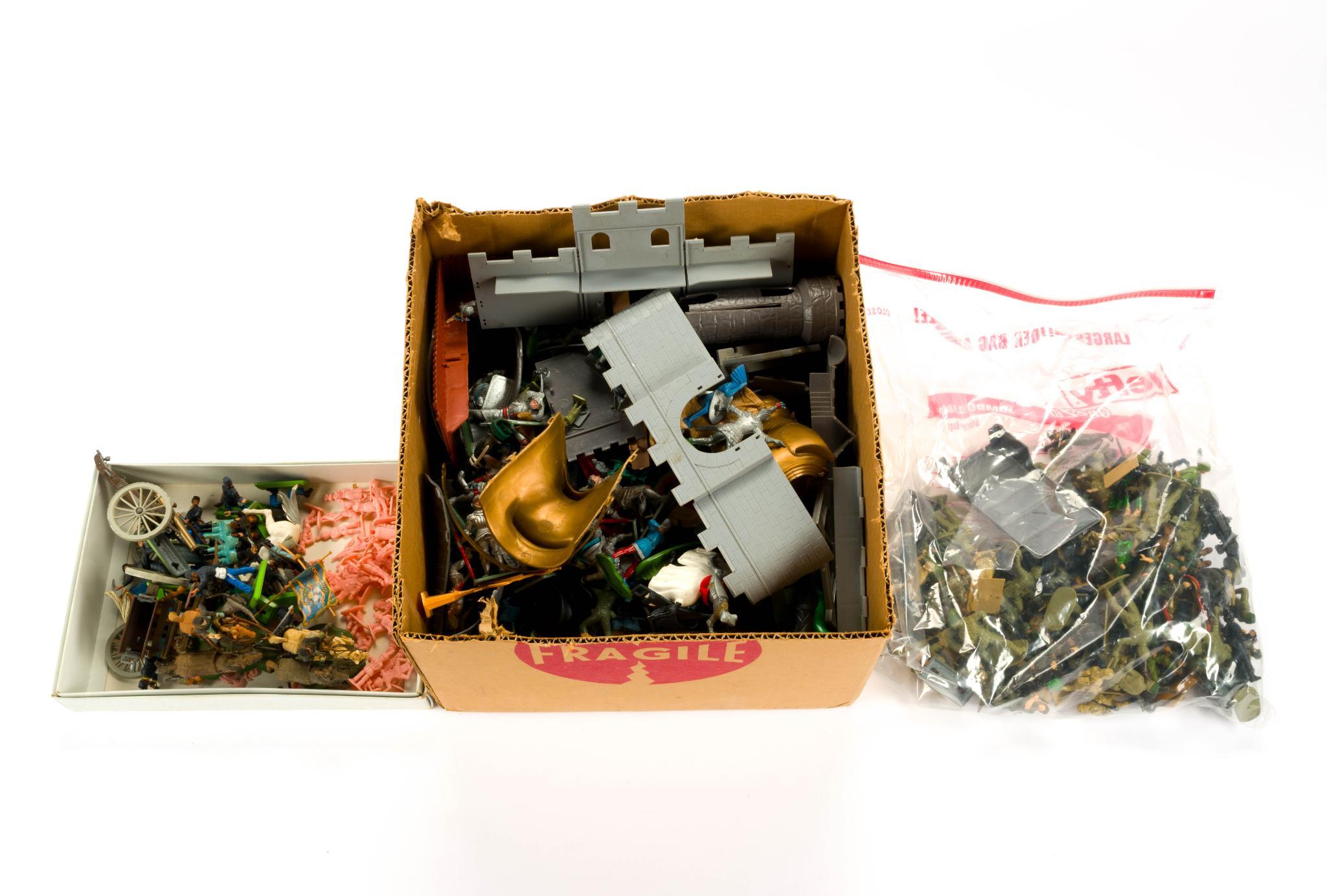 Toy Soldiers Incl Deetail Britains