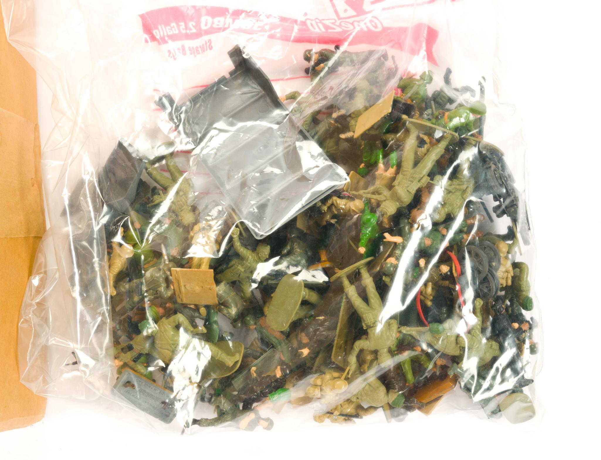 Toy Soldiers Incl Deetail Britains