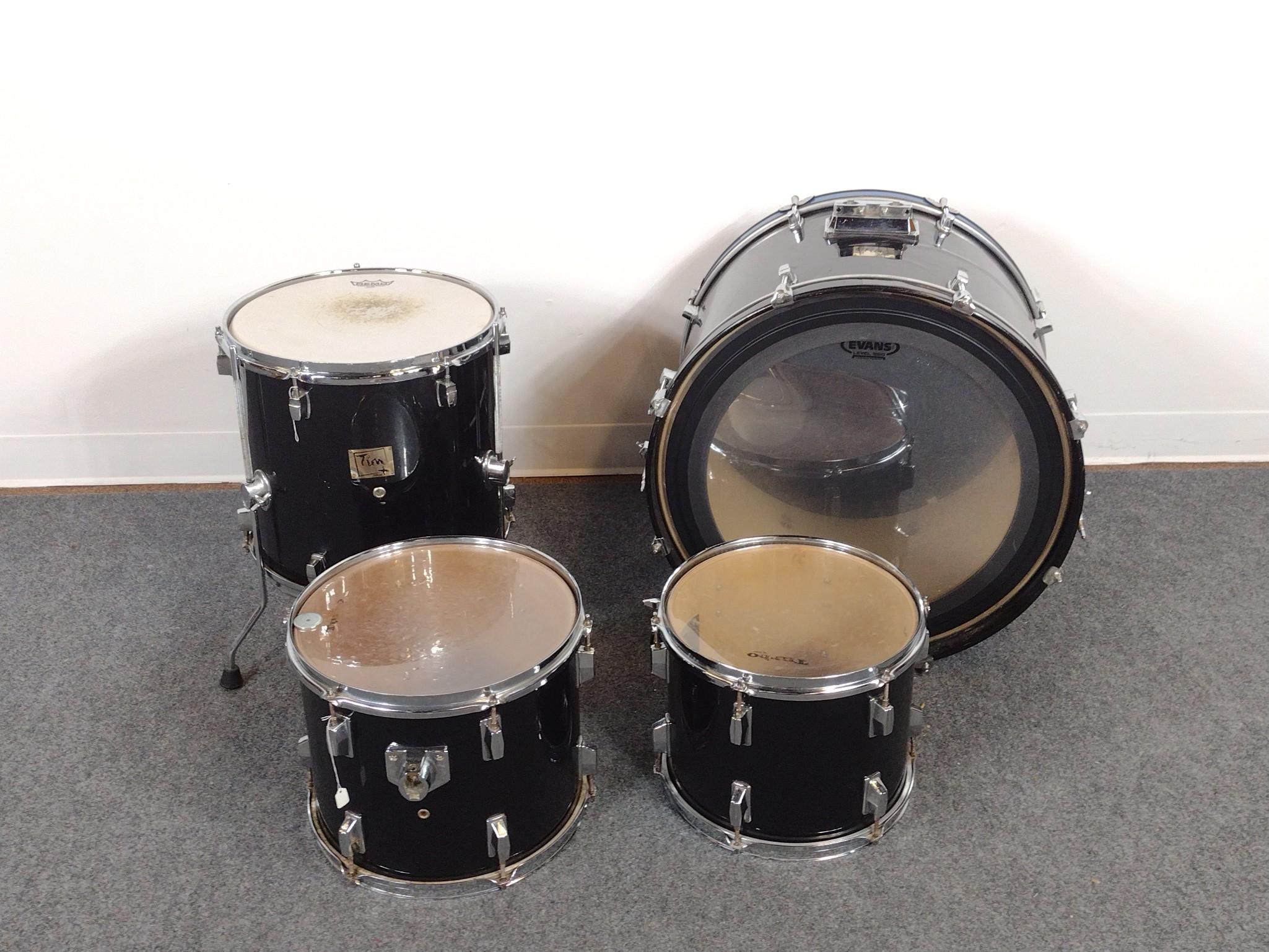 Incomplete Drum Set