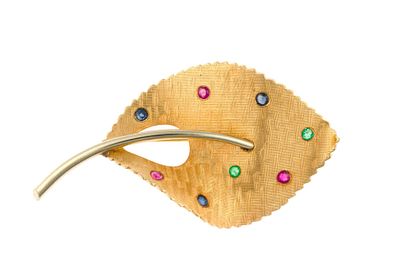14K Gold and Gemstone Leaf Brooch. A vintage yellow gold leaf brooch, with small gemstone 