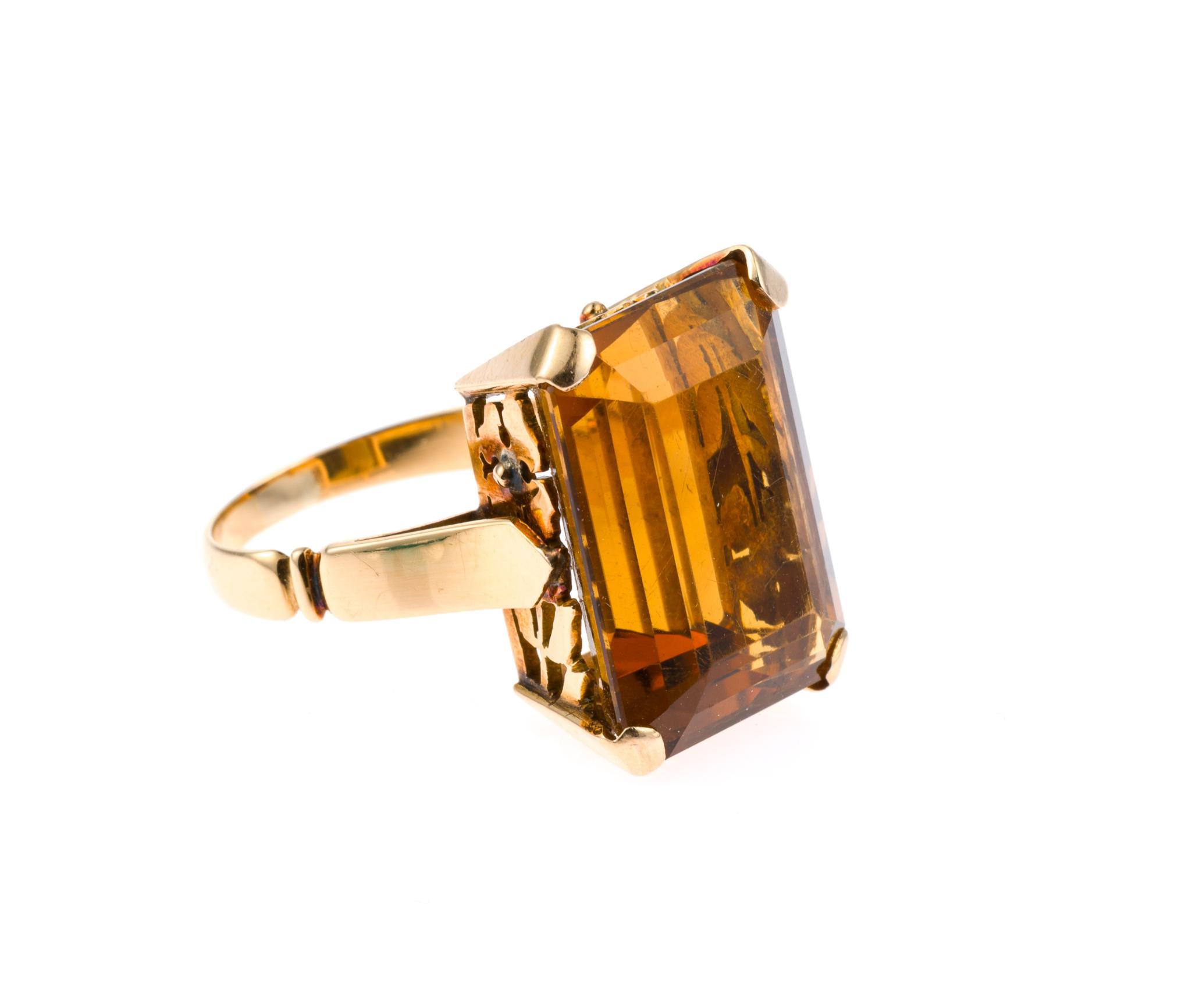 14K Gold and 10 Ct Citrine Ring