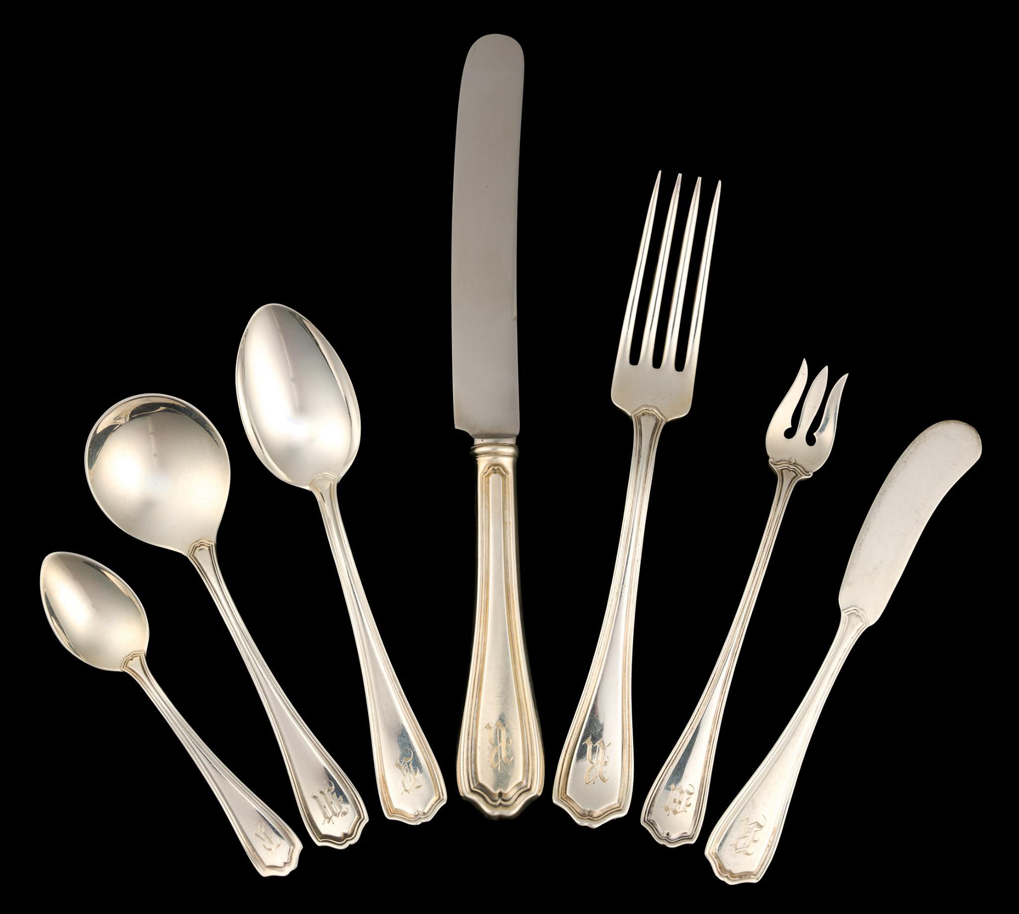 100 Pieces Reed & Barton Hepplewhite Sterling Silver Flatware Service