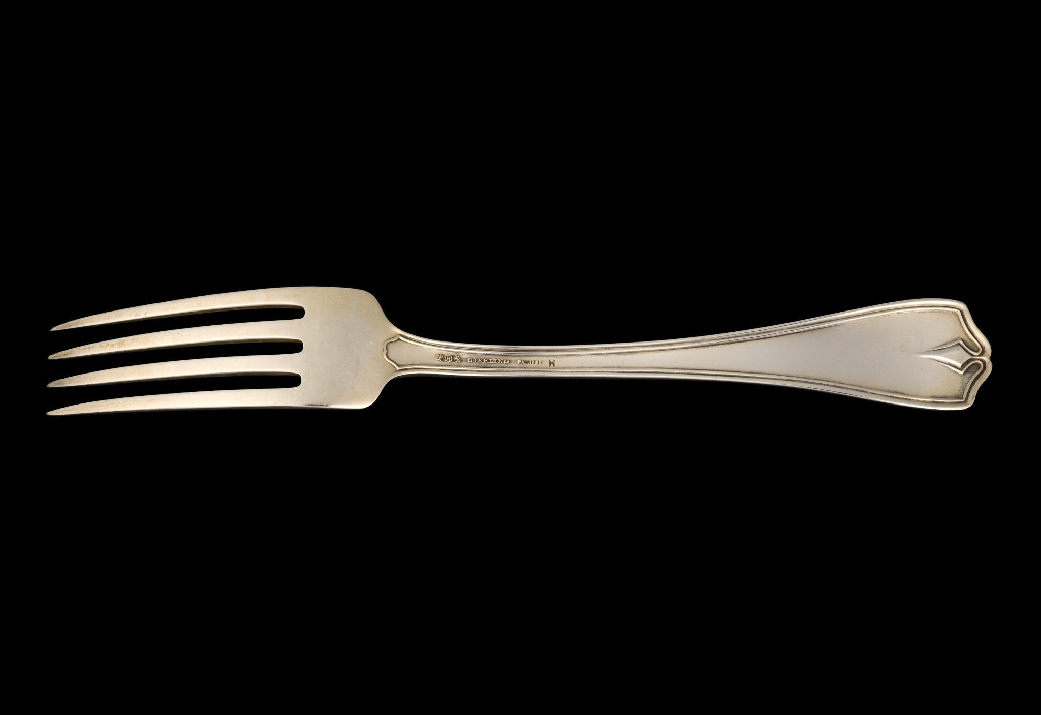 100 Pieces Reed & Barton Hepplewhite Sterling Silver Flatware Service