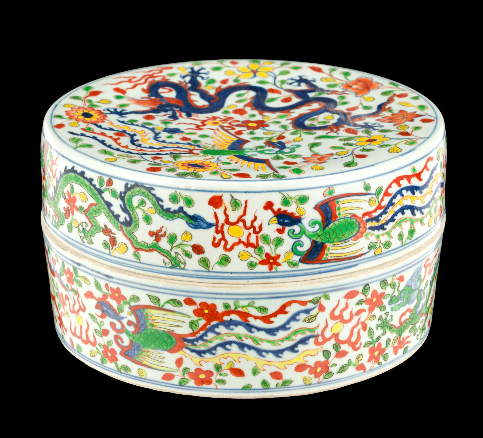Chinese Wucai Porcelain Lidded Box