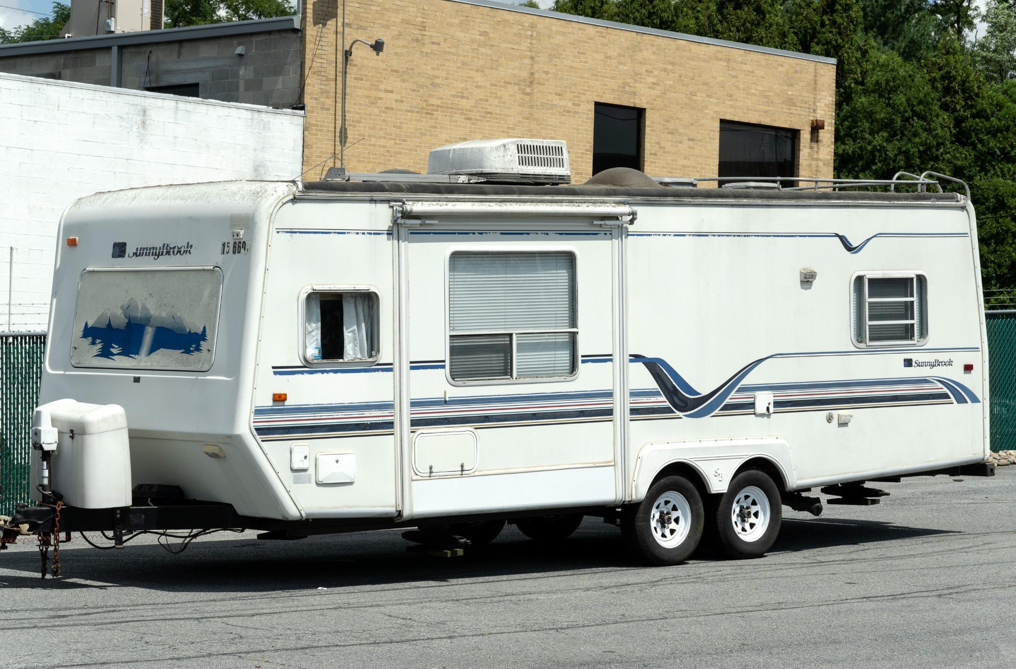2000 Sunny Brook Camper Trailer