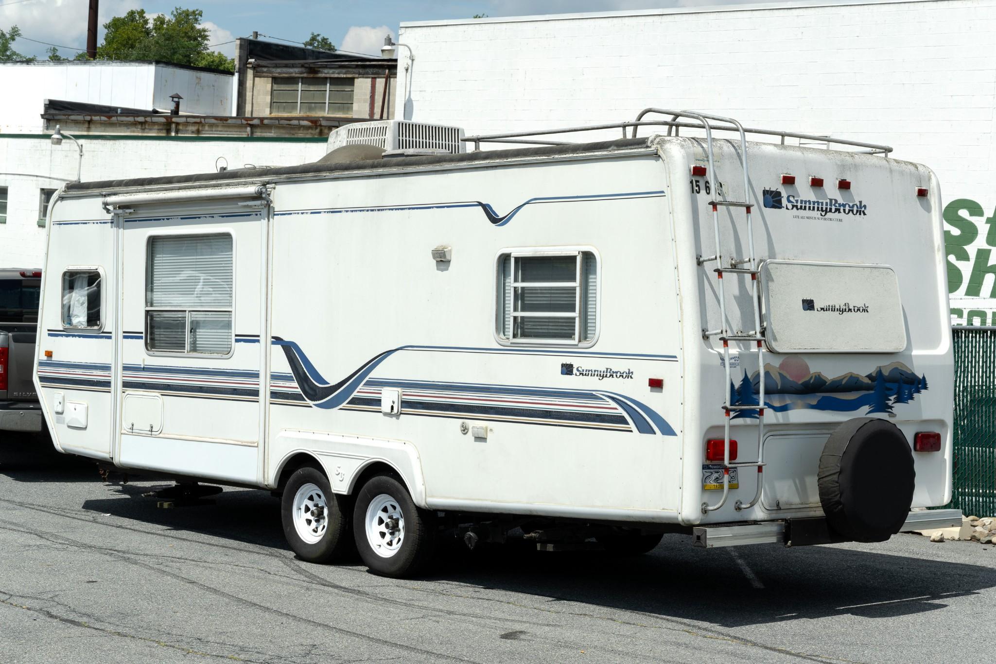 2000 Sunny Brook Camper Trailer