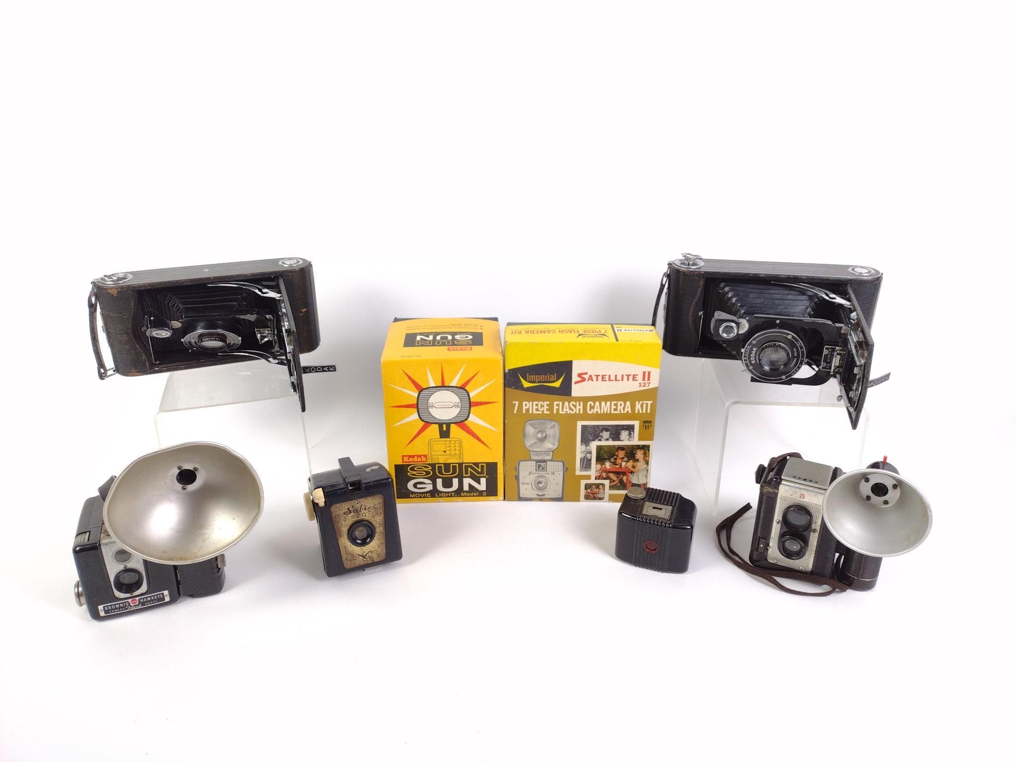 8 Vintage & Antique Cameras