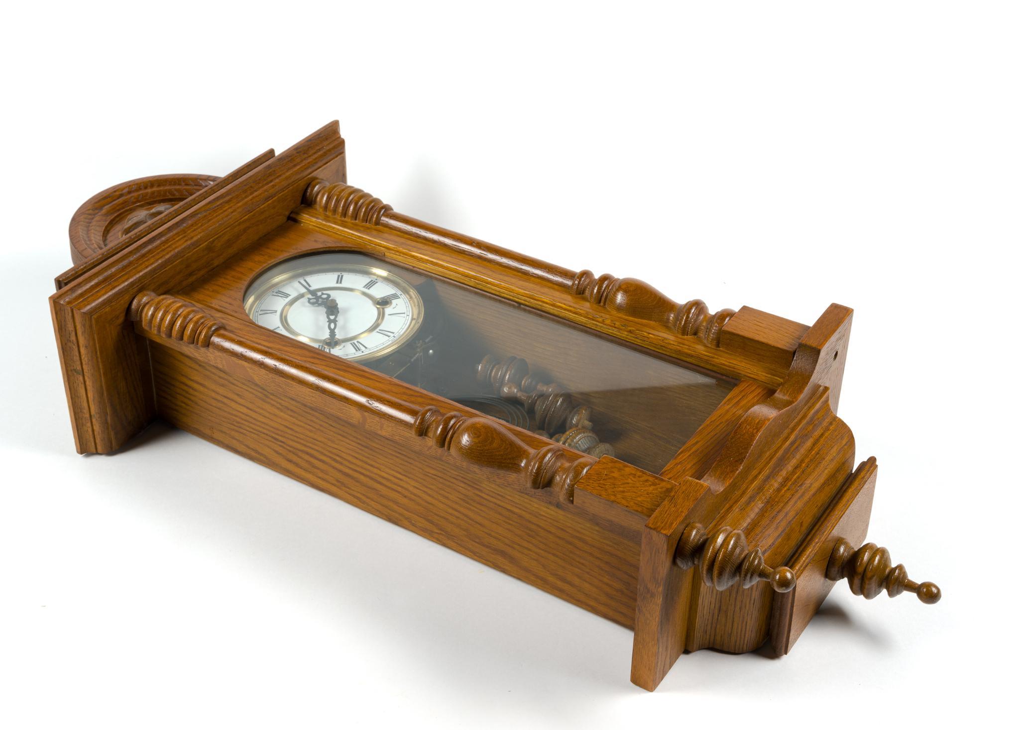 2 Hanging Wall Clocks Incl. Regulator