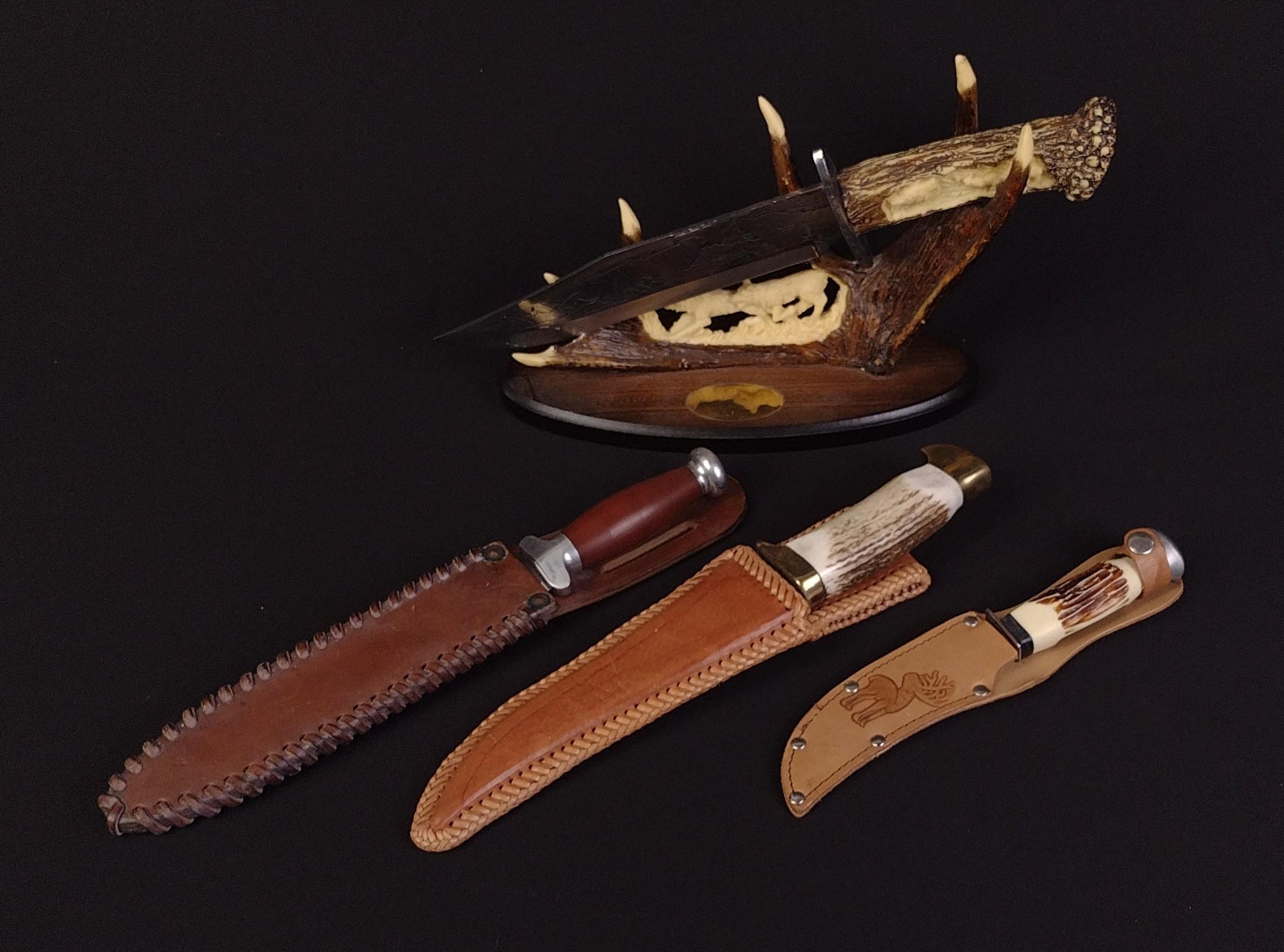 4 Knives Incl. Trophy Stag