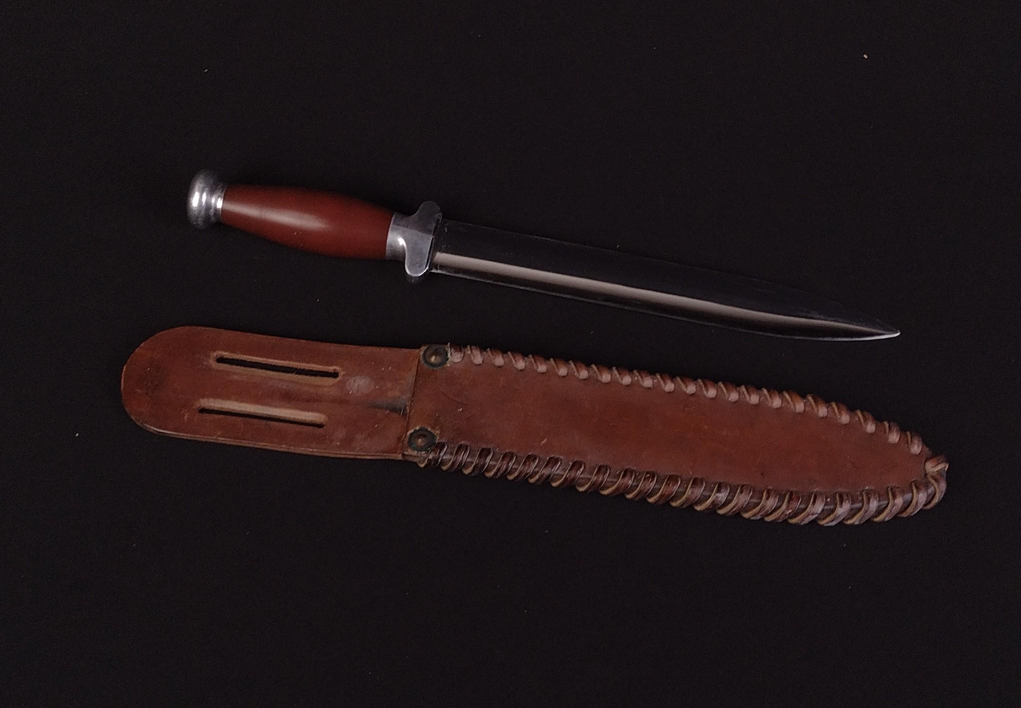 4 Knives Incl. Trophy Stag