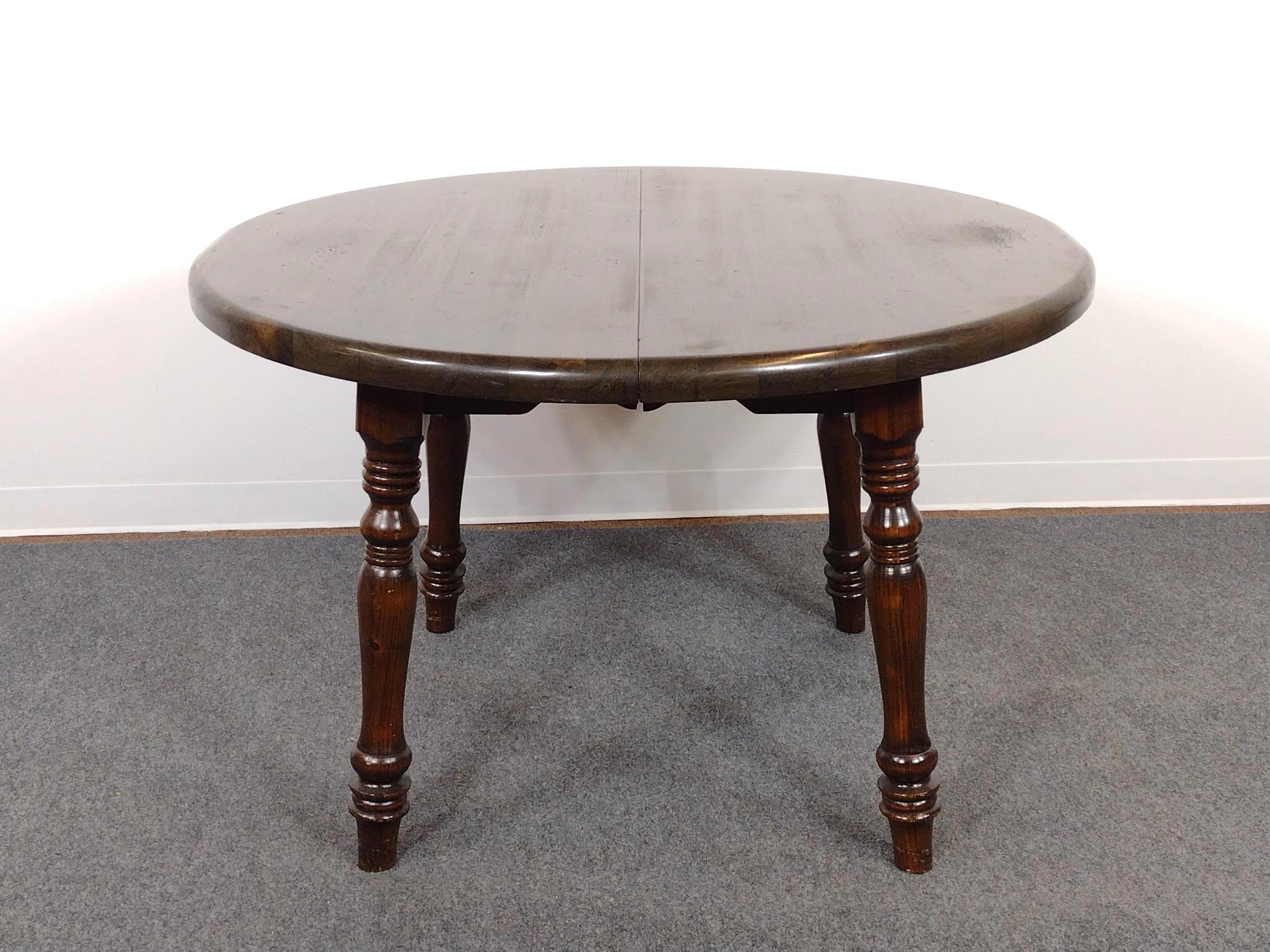 Dining Room Table & Chair Set