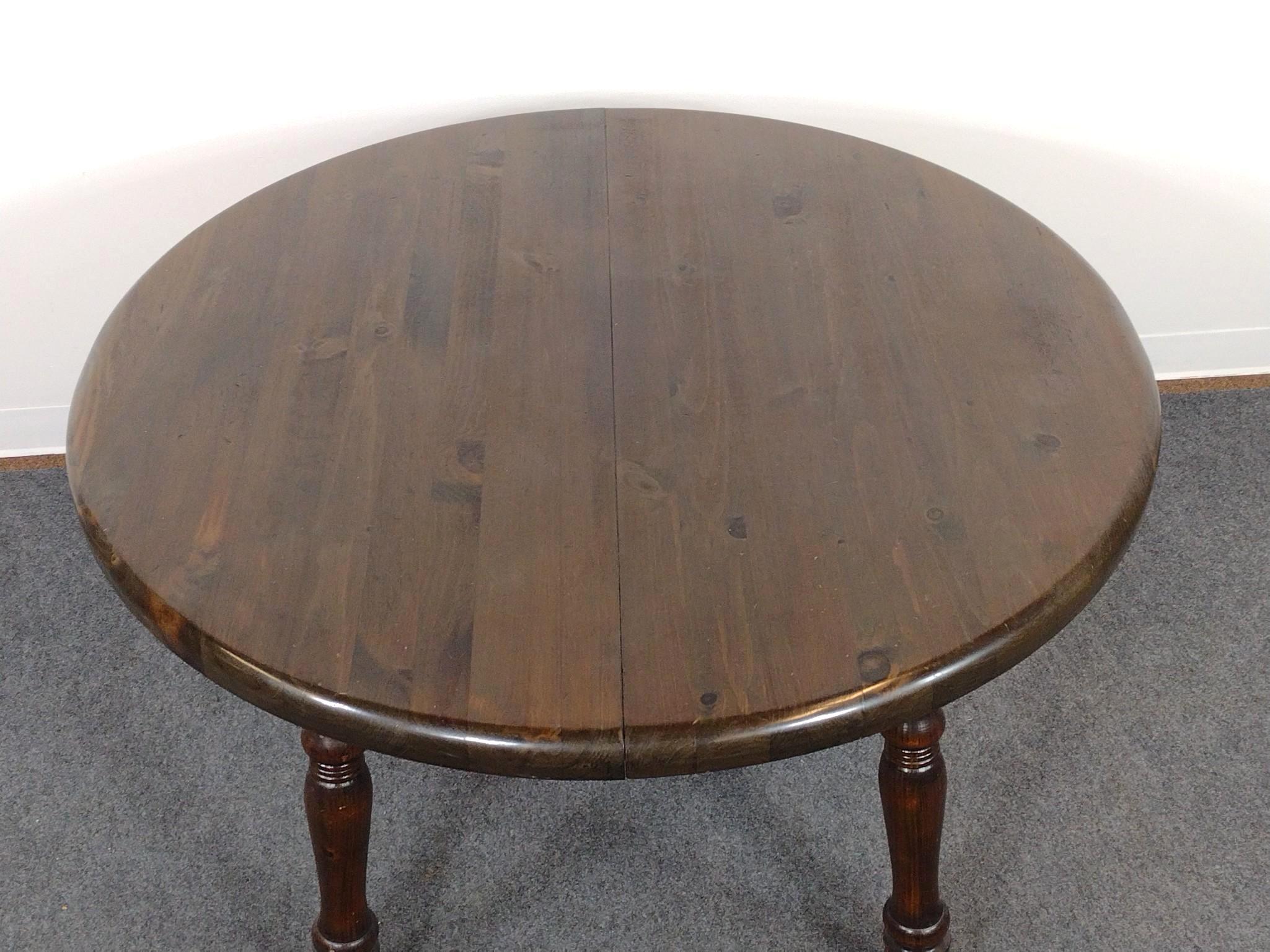 Dining Room Table & Chair Set