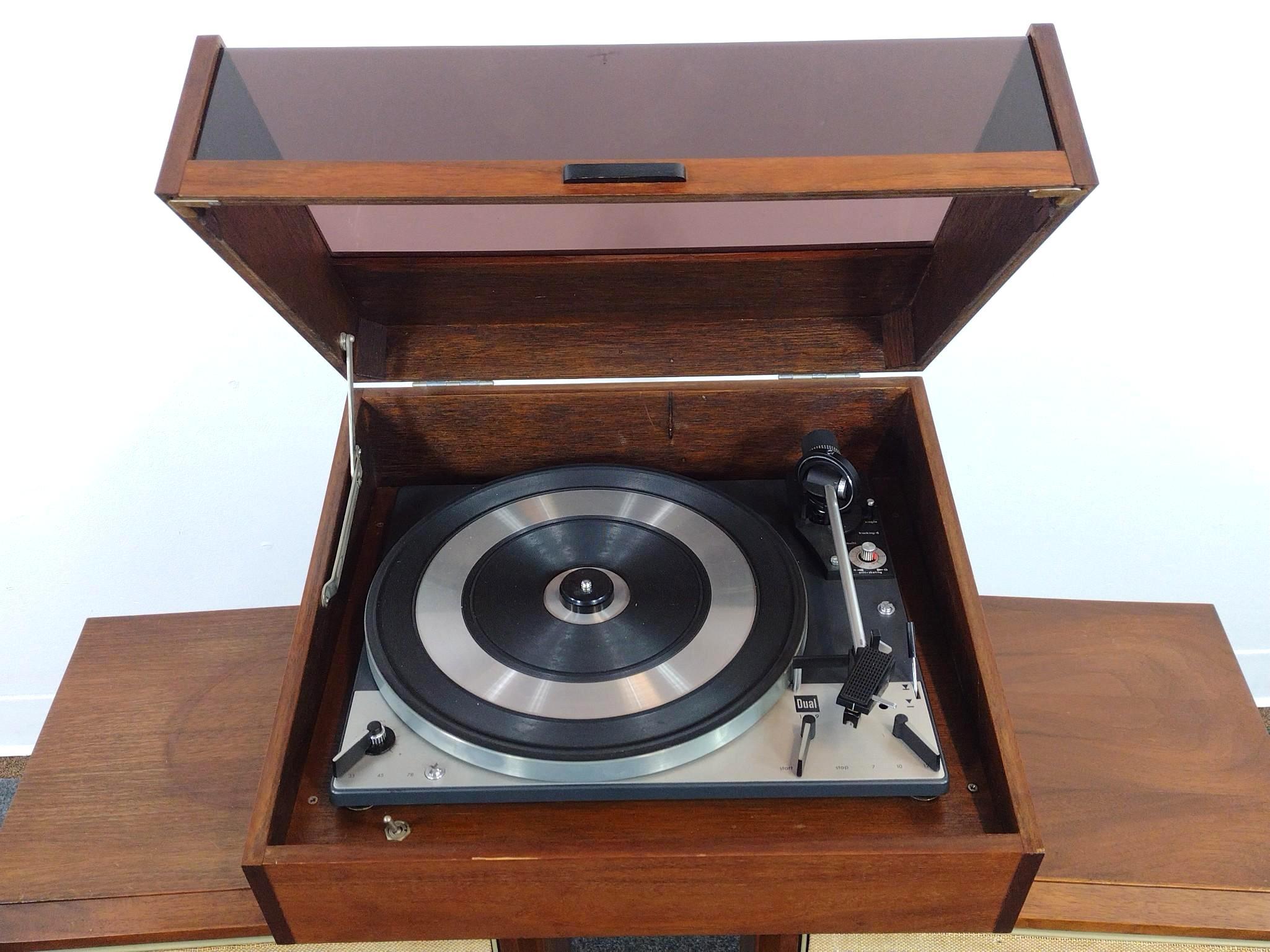 Dual Turntable & Pair of Advent Speakers