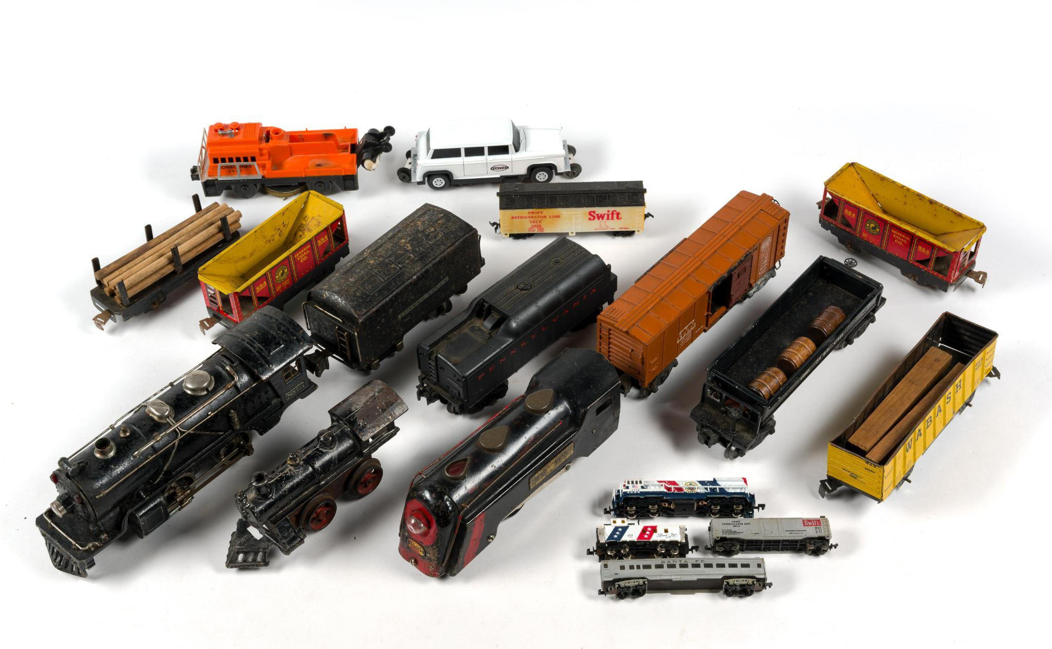 18 Model Railroading Engines & Cars Incl Lionel