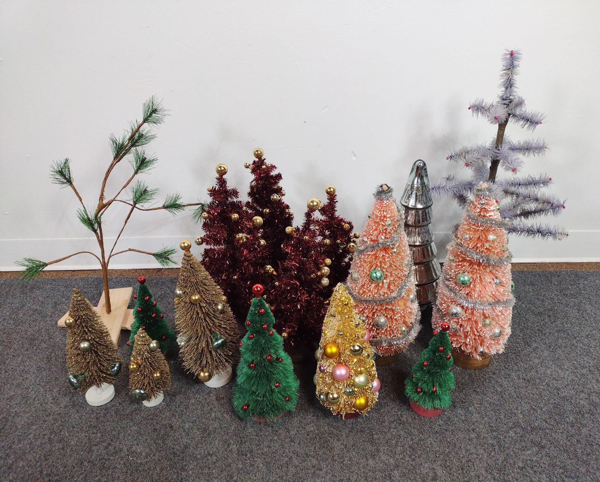 16 Decorative Christmas Trees
