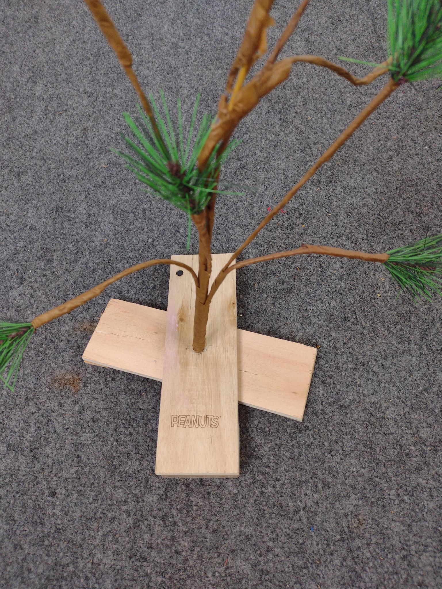 16 Decorative Christmas Trees