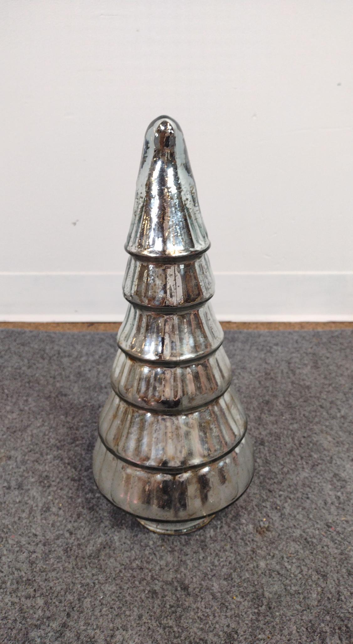 16 Decorative Christmas Trees