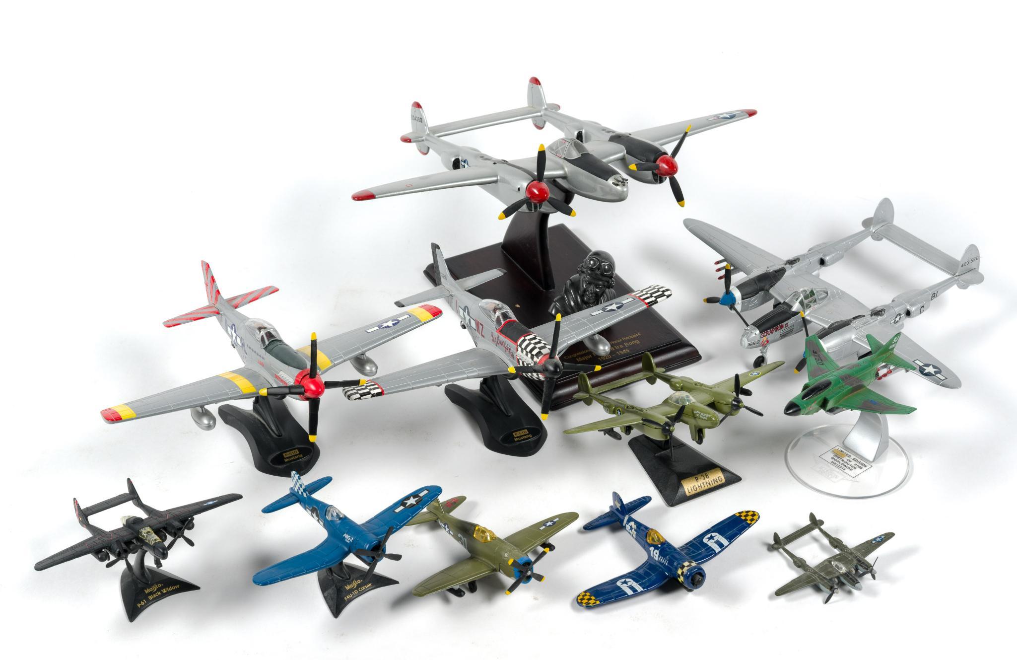 10 Model Planes incl Air Signature