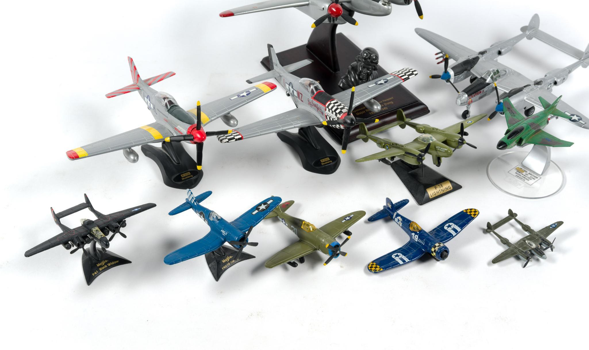 10 Model Planes incl Air Signature