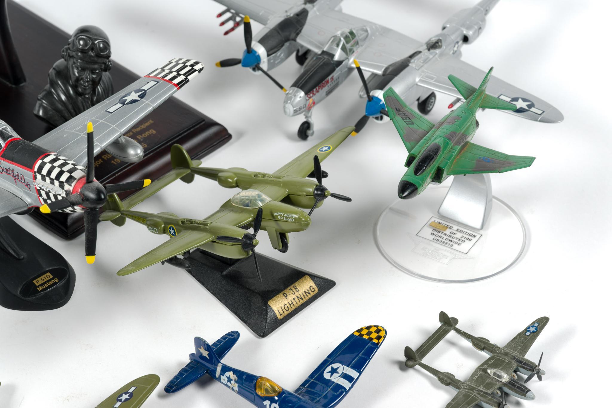 10 Model Planes incl Air Signature