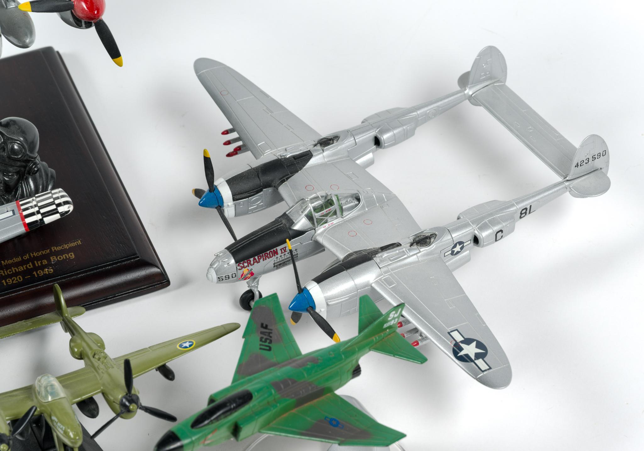 10 Model Planes incl Air Signature