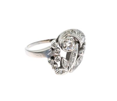 Victorian 14K Gold and Diamond Cocktail Ring. A vintage size 7 ring in white gold with diamond 