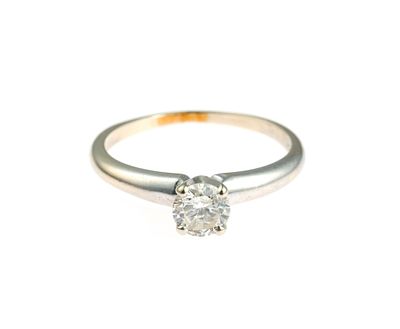 14K Gold and Diamond Solitaire Engagement Ring. A size 6 diamond solitaire ring in white gold 