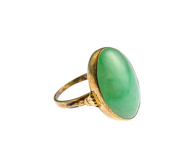 Vintage 14K Gold and Jade Ring. A size 4 ring in yellow gold with a green jade gemstone. The 