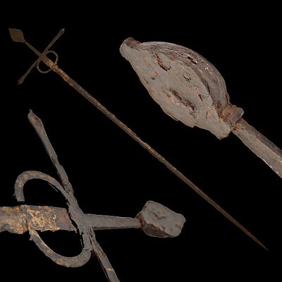 Rare paired rapier, Italy 16th century. Steel straight blade, metal guard and pommel, flat on 