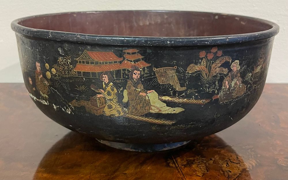 Lot 351 – Antique Chinoiserie Papier-mâché Lacquer Bowl