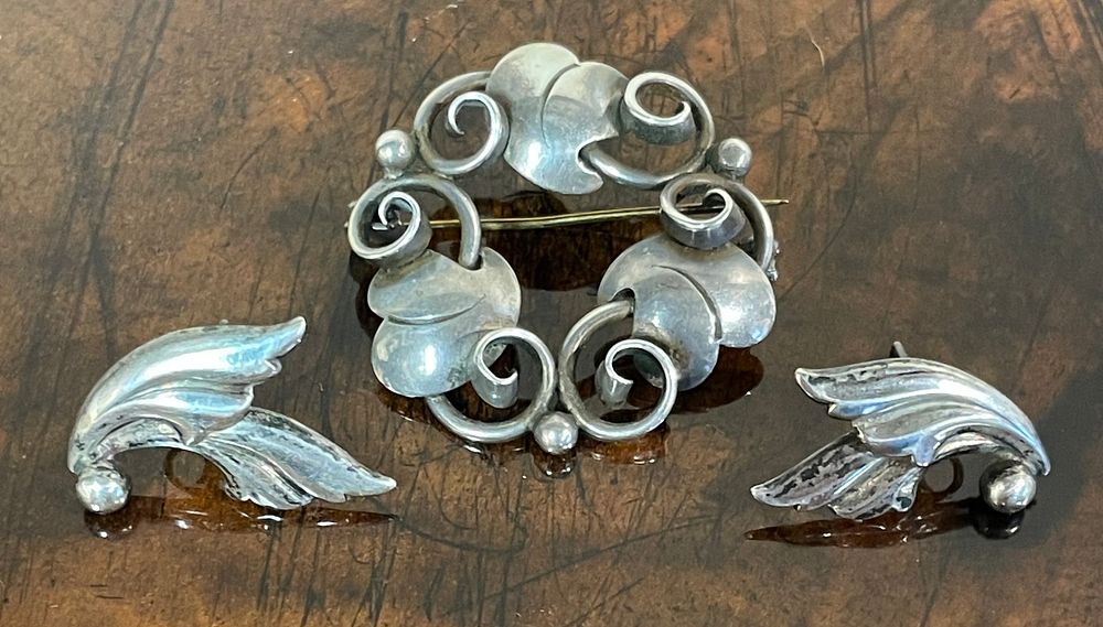 Lot 355 – A Trio of Georg Jensen Style Jewelry comprising a Brooch and Coordinating Earrings