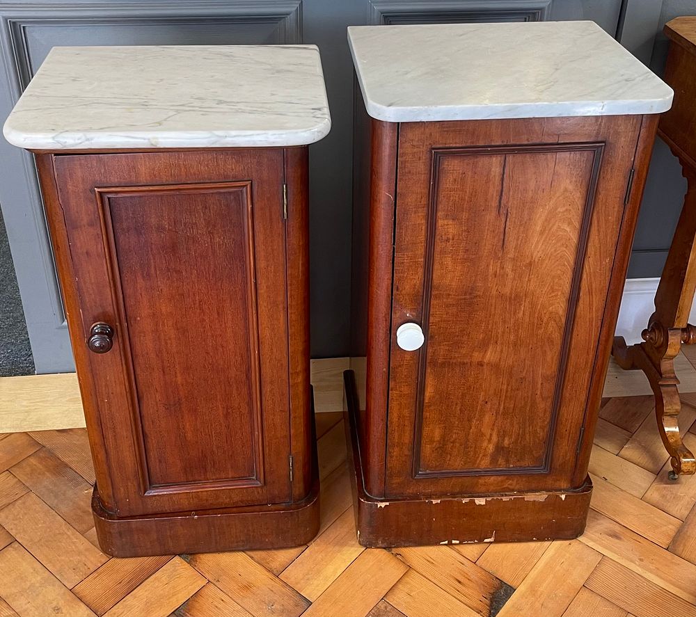 Lot 252 – A Near Pair of Victorian Style Mahogany Bedside Cabinets with Marble Tops