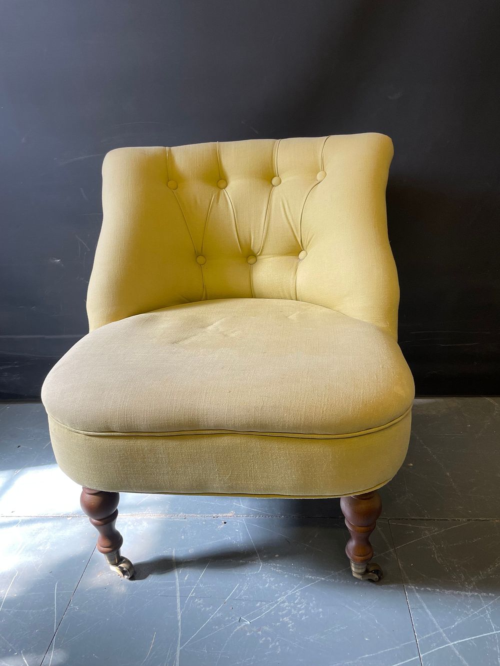 Lot 255 – Victorian Style Tufted Button-Back Slipper Chair