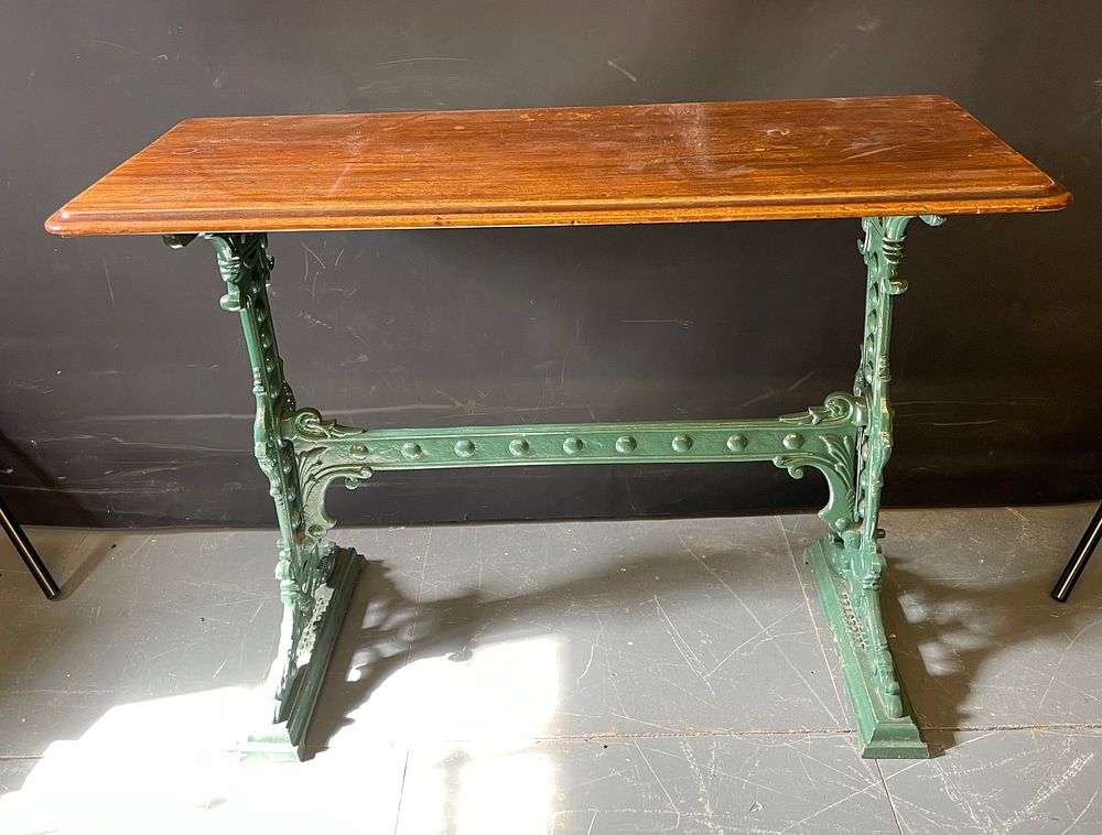 Lot 256 – Victorian Style Gaskell and Chambers Cast Iron and Hardwood Pub Table