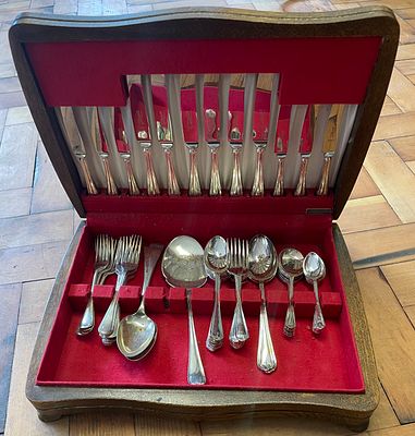 A Selection of Silver-Plated Flatware in a Fitted Wood Canteen. This selection of silver-plated 