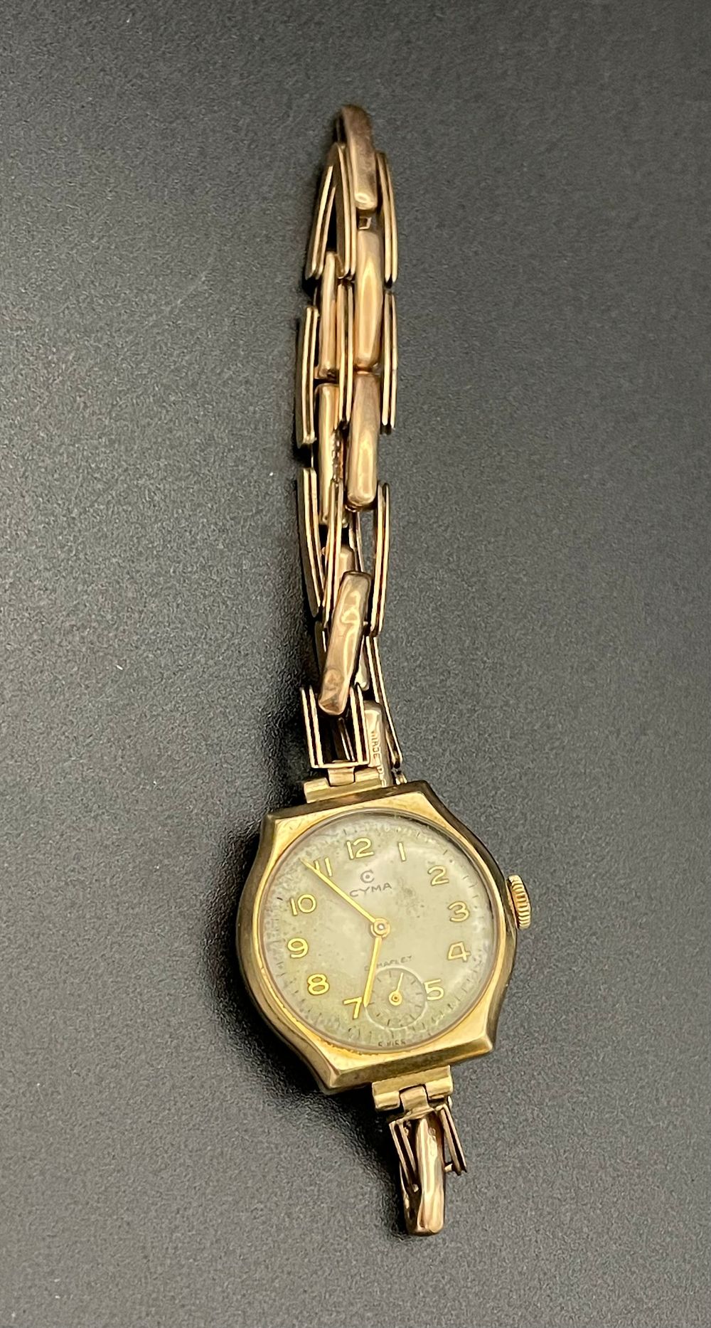 Lot 107 – Vintage Cyma Cymaflex Gold Tone Ladies Wrist Watch with Articulated Link Bracelet