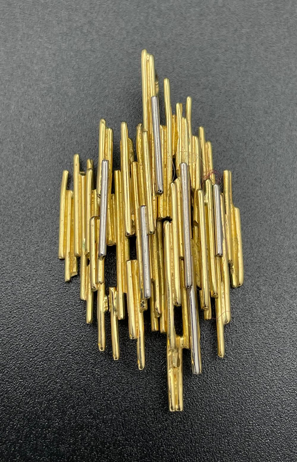 Lot 143 – 18K Yellow and White Gold Modernist Brutalist Brooch Pendant