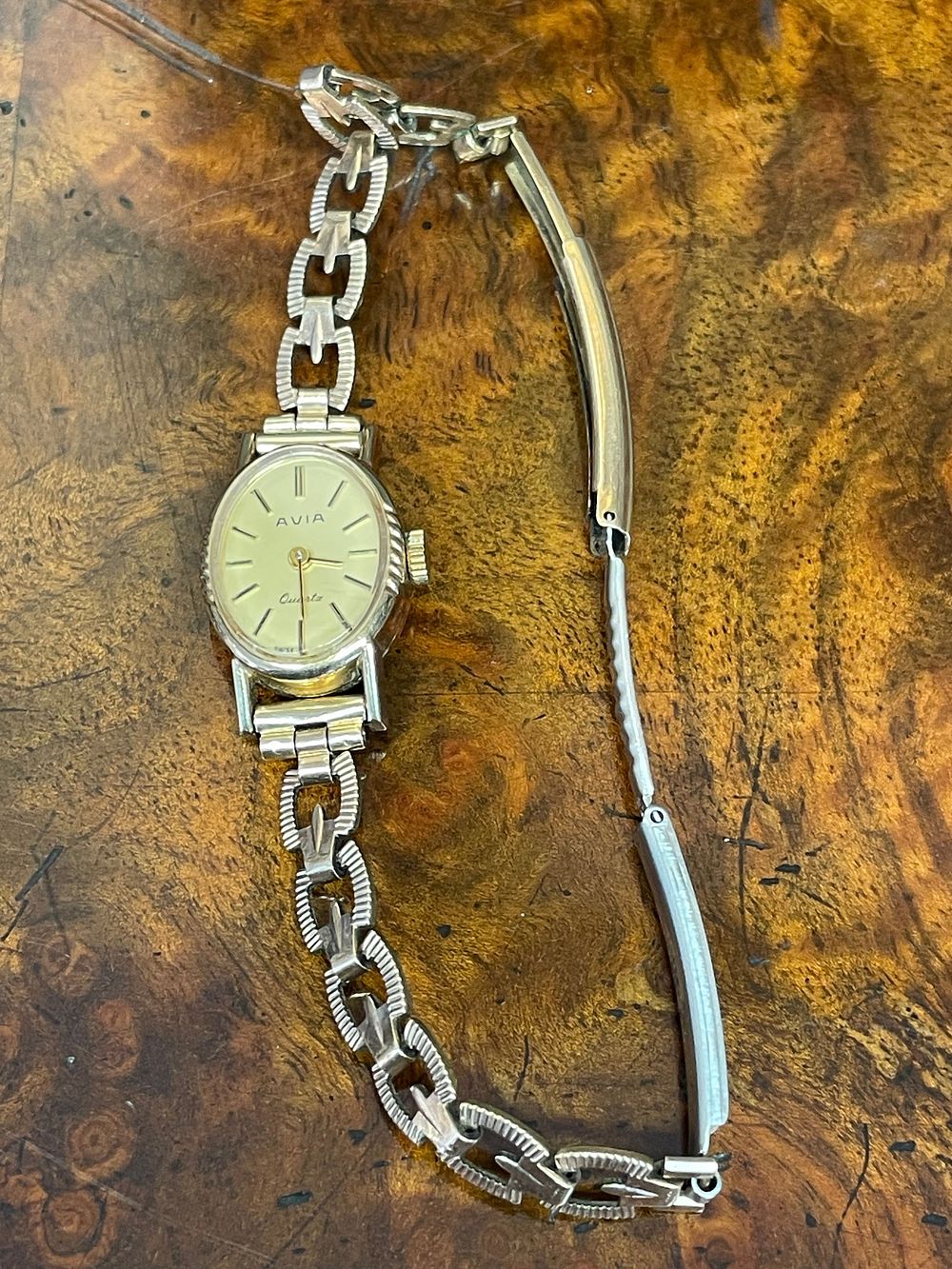 Lot 178 – Avia Ladies 9 Karat Gold Quartz Bracelet Watch