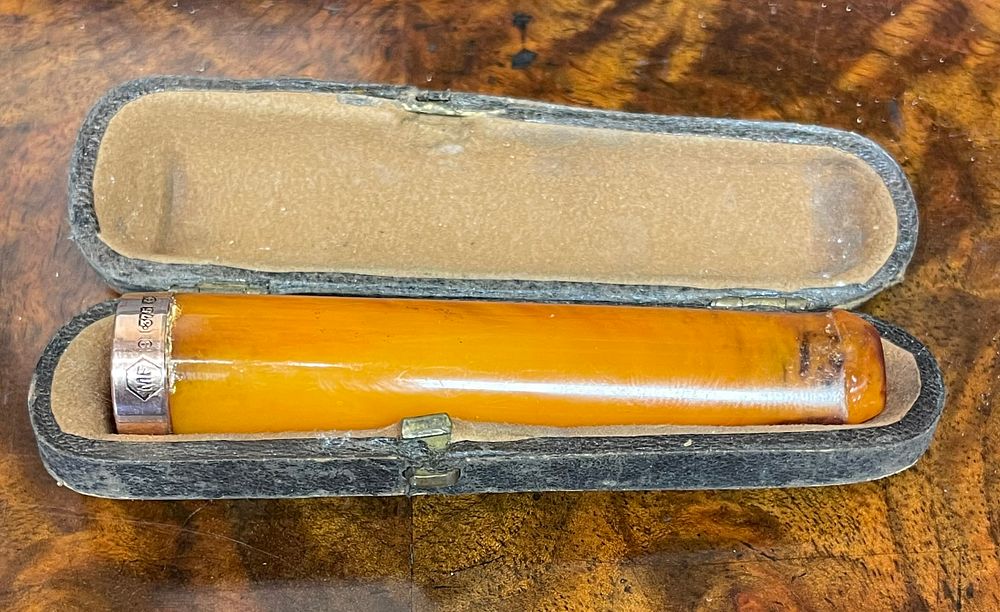 Lot 212 – A 9ct Gold Mounted Amber Cigarette Holder In Original Case