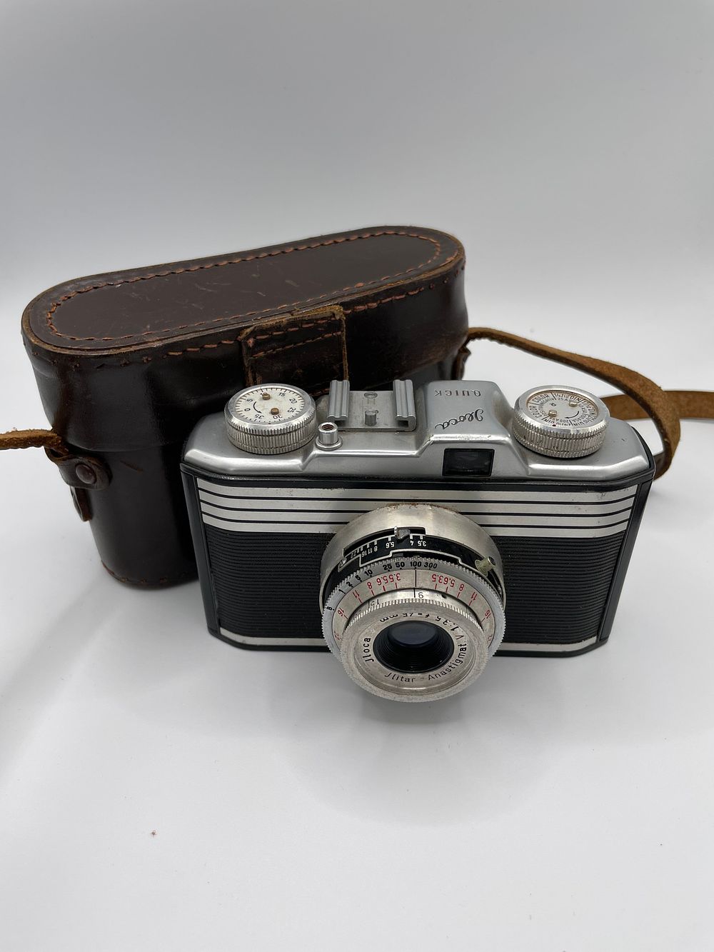 Lot 216 – Iloca Quick 35mm Viewfinder Camera with Ilitar-Anastigmat 45mm f/3.5 Lens and Leather Case