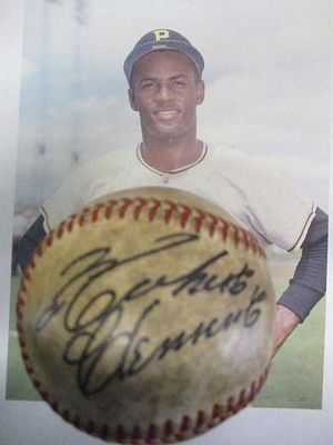 Roberto Clemente Signed Spalding Baseball. Offered here is an official Spalding baseball 