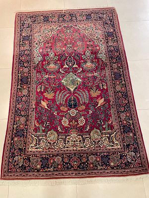 שטיח קשאן פרסי עתיק (קרוב ל-100 שנה). 205X135 ס"מ. בעבודת יד. דוגמת עץ החיים, עם מונומנט מרכזי 