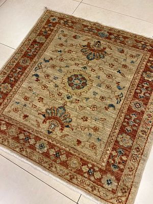 שטיח זיגלר פרסי, 100X100 ס"מ. עבודת יד, פרחי המלך עבאס על רקע בהיר. אחרי ניקוי אצל ארגמן חברה 