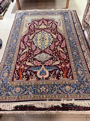 שטיח אספהן פרסי עבודת יד. 158X255 ס"מ. דוגמת עץ החיים. חדש, לא היה בשימוש. צמר עם פרחי משי על 