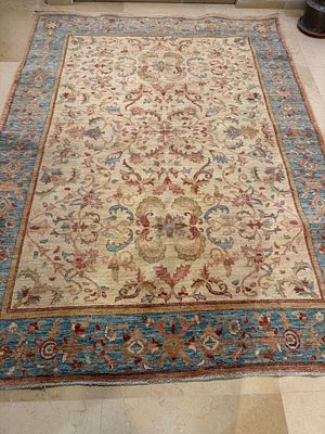 שטיח זיגלר פרסי. 175X230 ס"מ. עבודת יד. במצב טוב כחדש. צבעים בהירים ונעימים.