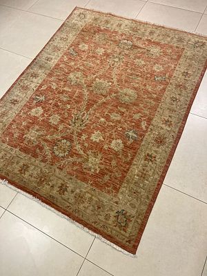 שטיח זיגלר פרסי. 150X200 ס"מ. בעבודת יד. דוגמת פרחי המלך עבאס. לאחר ניקוי אצל ארגמן חברה לניקוי 