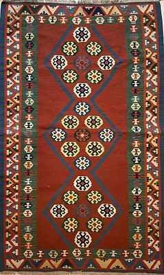 שטיח קילים פרסי עבודת יד. 200X290 ס"מ. שלושה מדליונים על רקע אדום. צבעוני ויפה.