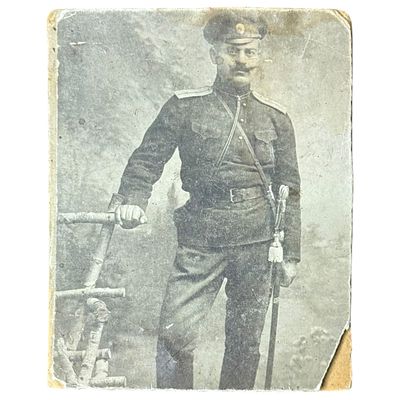 Фотопортрет офицера РИА. Царская россия. 
Размер: 11х8 см. . Утраты фрагментов.
