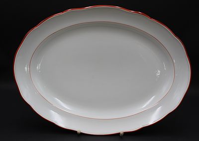 gr. ovale Patte, Meissen Schwertermarke, Koralle, 2 Schleifstriche. gr. ovale Platte, Meissen 